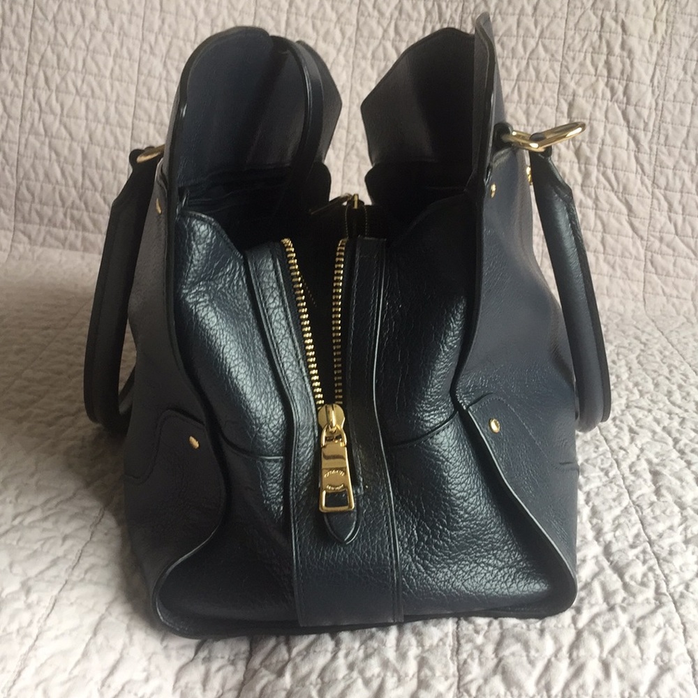 Gorgeous Coach handbag (Navy with gold hardware)! Like new. - Picture 4 of 9